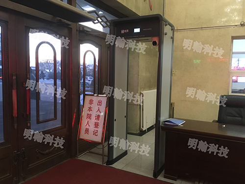 測(cè)溫安檢門